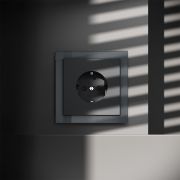 Розетка встраиваемая VOLTUM S70 с заземлением и защитными шторками, 16А, (графит)