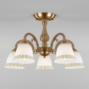 Классическая люстра со стеклянными плафонами