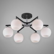 Потолочная люстра с плафонами