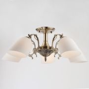 Потолочная люстра со стеклянными плафонами