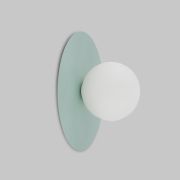 Настенный светильник со стеклянным плафоном