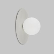 Настенный светильник со стеклянным плафоном