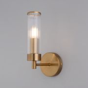 Настенный светильник со стеклянным плафоном