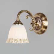 Бра со стеклянным плафоном