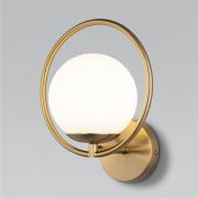 Настенный светильник с плафоном